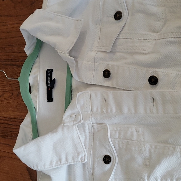 White Denim Plus Size 32W Jean Jacket with Metal Rivet Closure - Picture 4 of 11